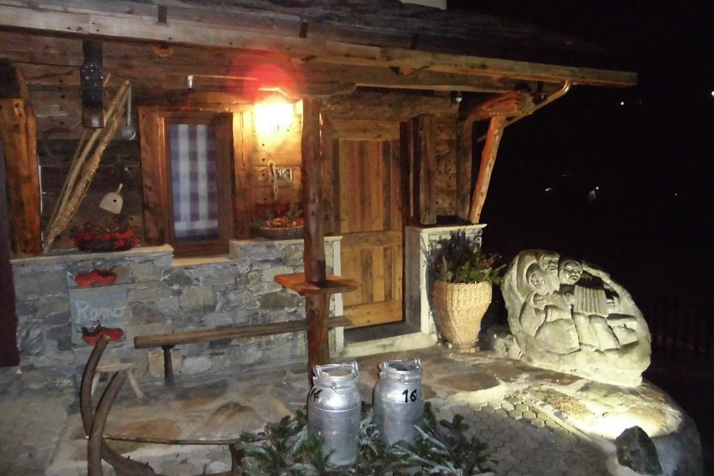 Maison Lazier Châtillon Exteriör bild