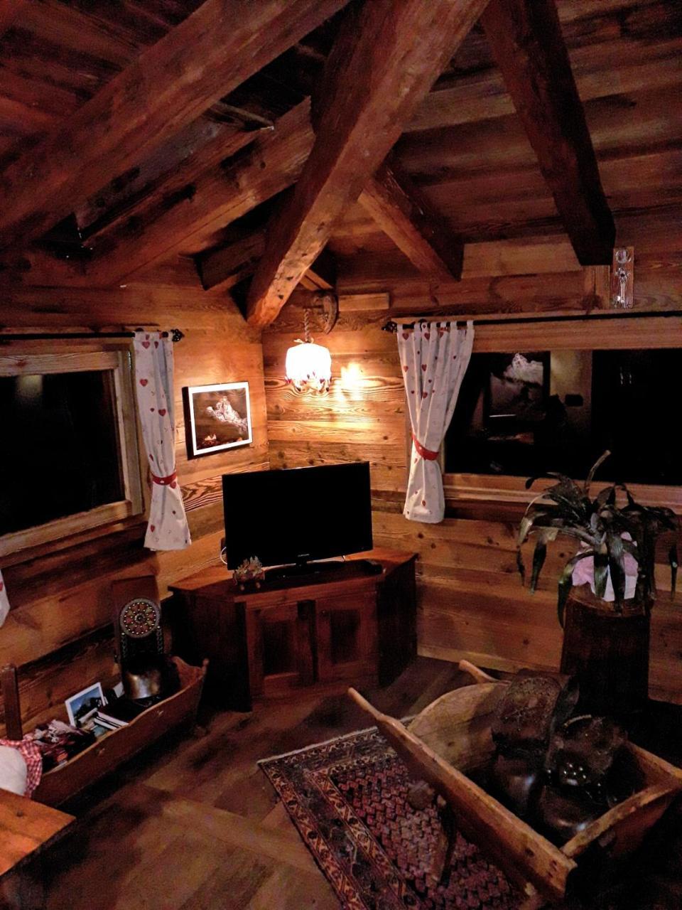 Maison Lazier Châtillon Exteriör bild